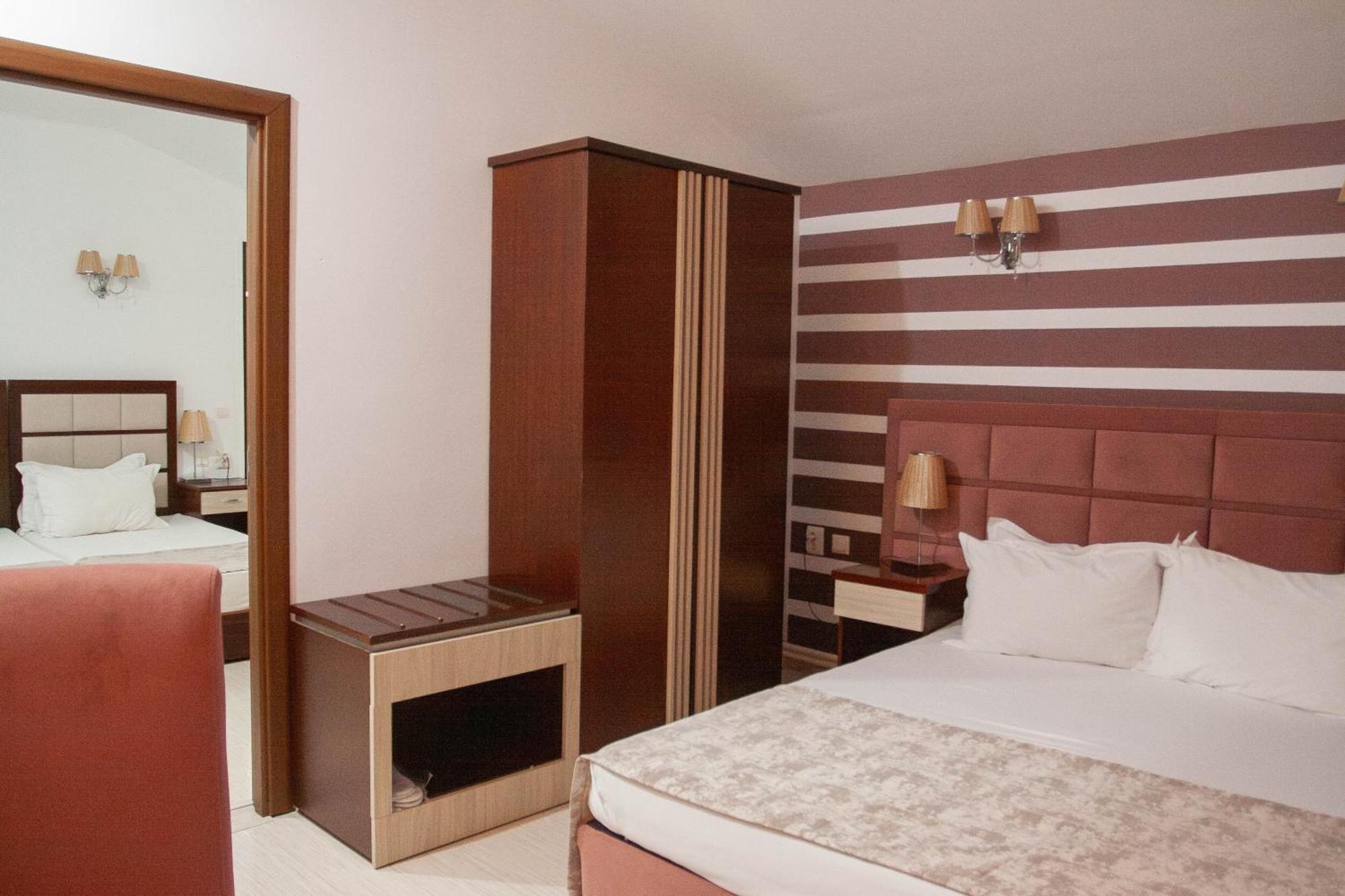 Steaua Apelor Family Resort Nufaru Exteriör bild
