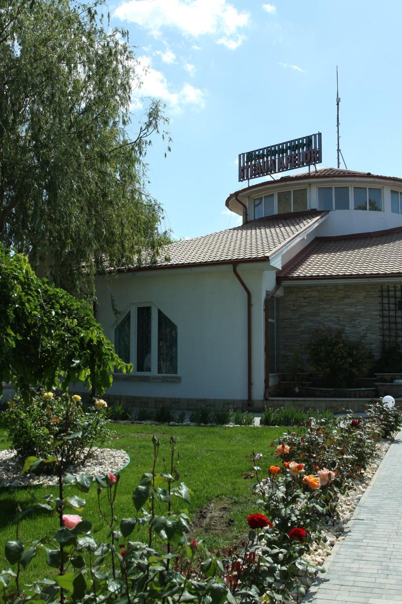 Steaua Apelor Family Resort Nufaru Exteriör bild