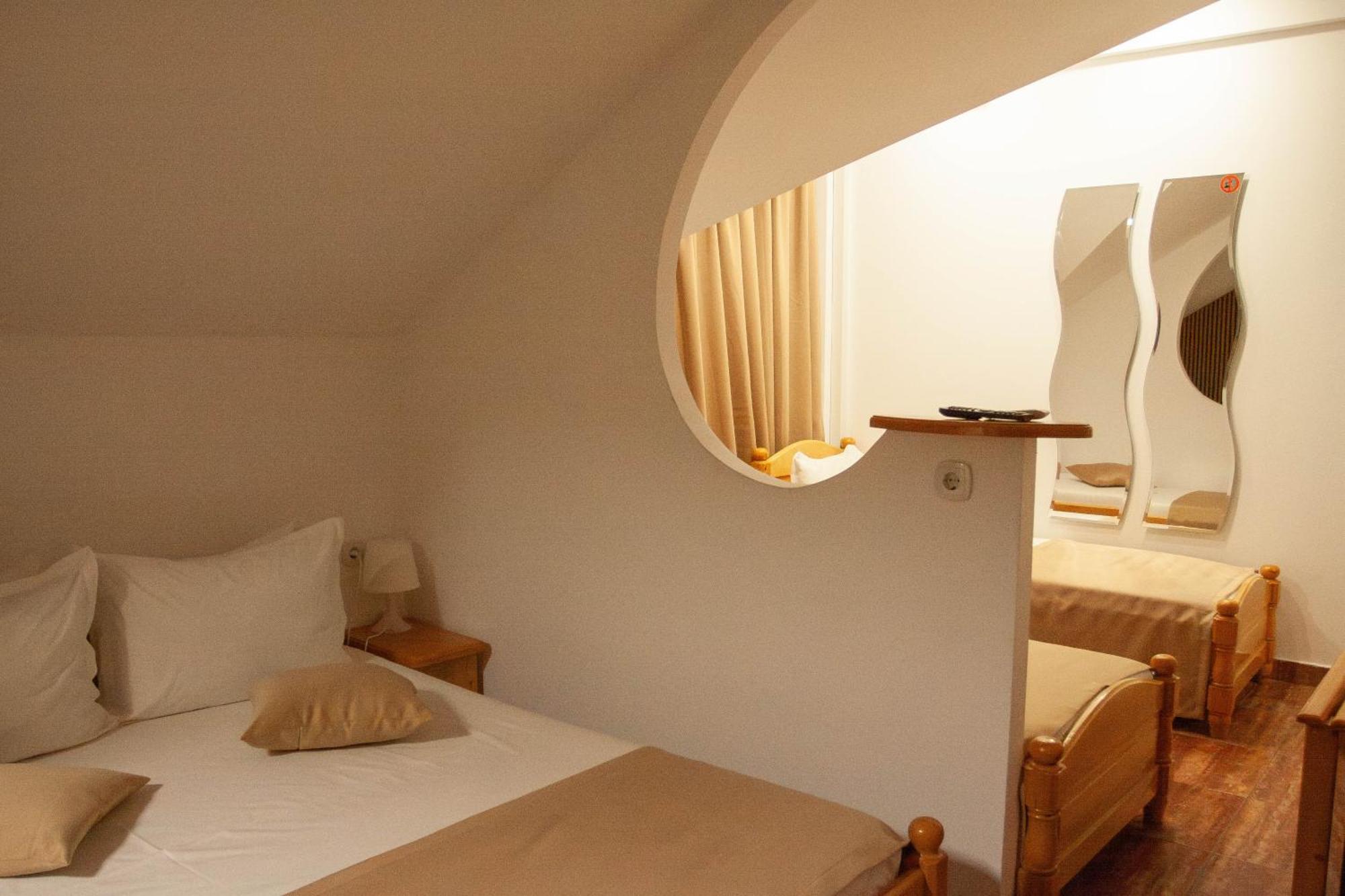 Steaua Apelor Family Resort Nufaru Exteriör bild