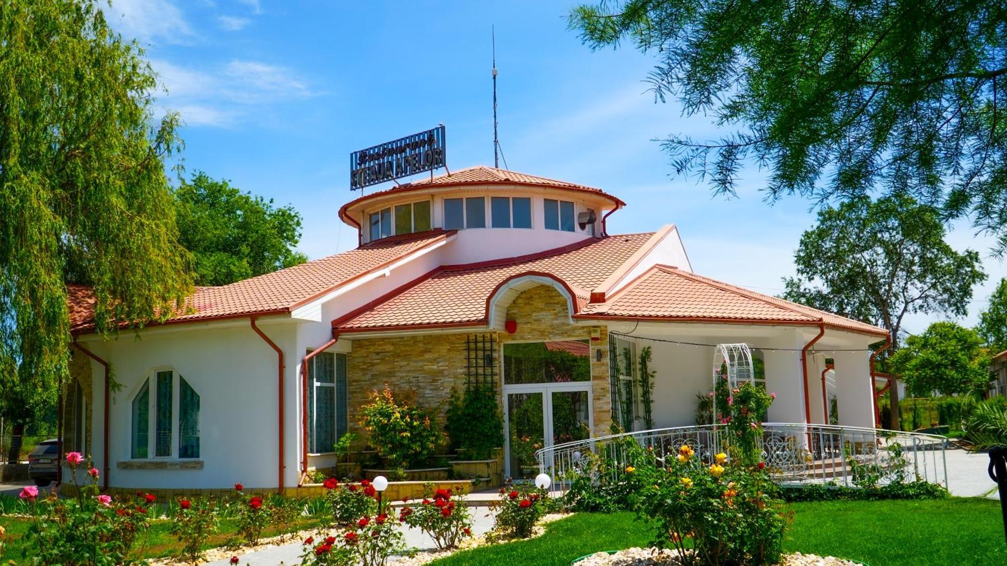 Steaua Apelor Family Resort Nufaru Exteriör bild