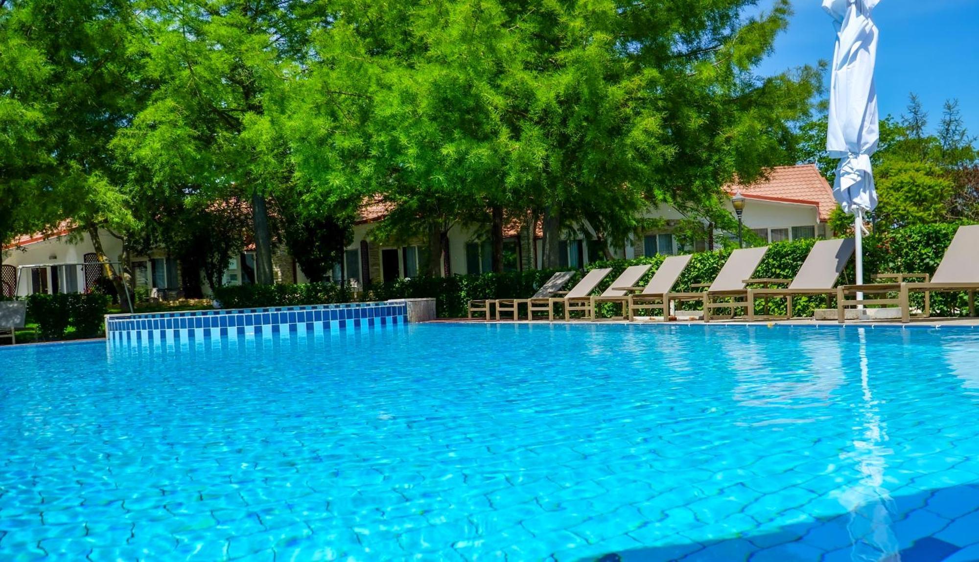 Steaua Apelor Family Resort Nufaru Exteriör bild