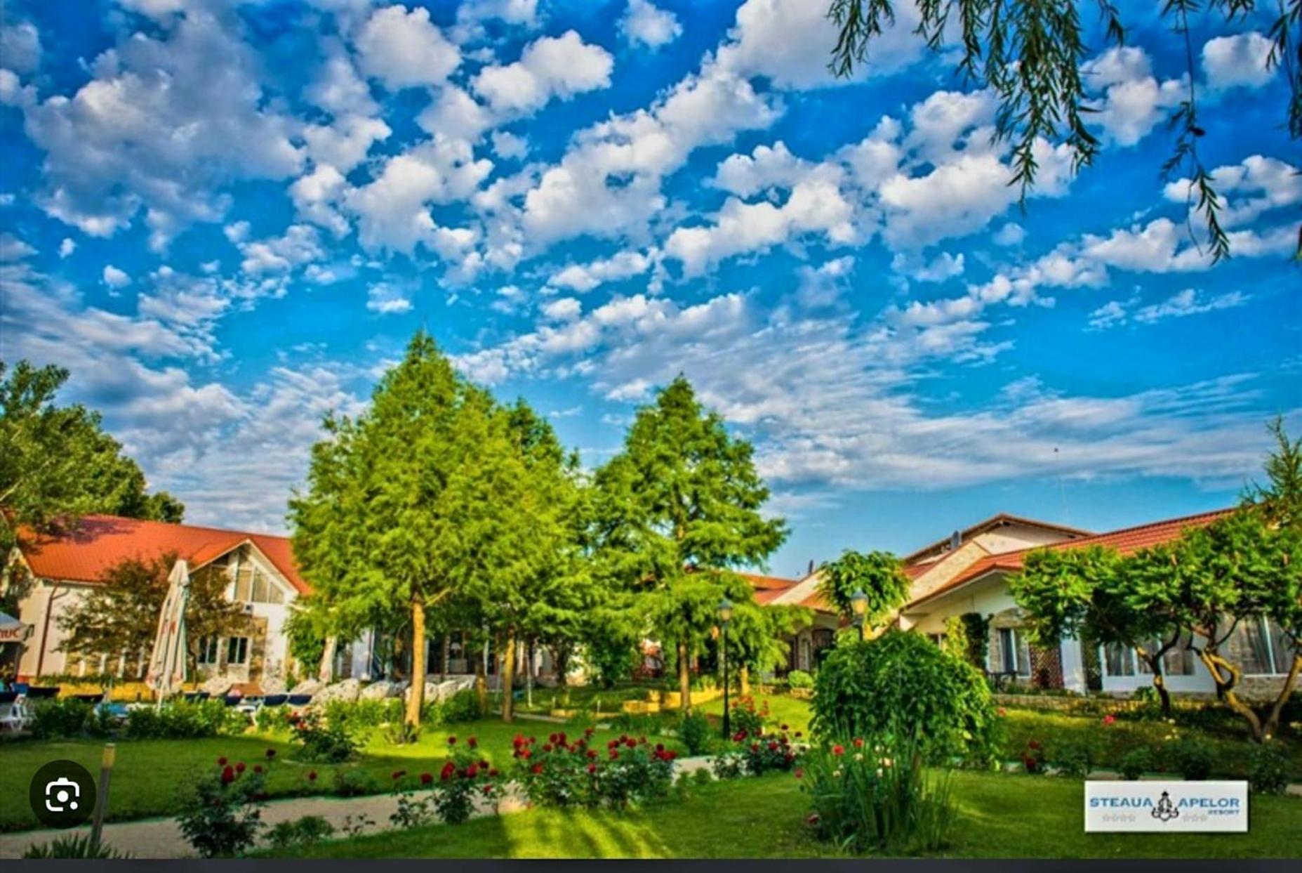 Steaua Apelor Family Resort Nufaru Exteriör bild