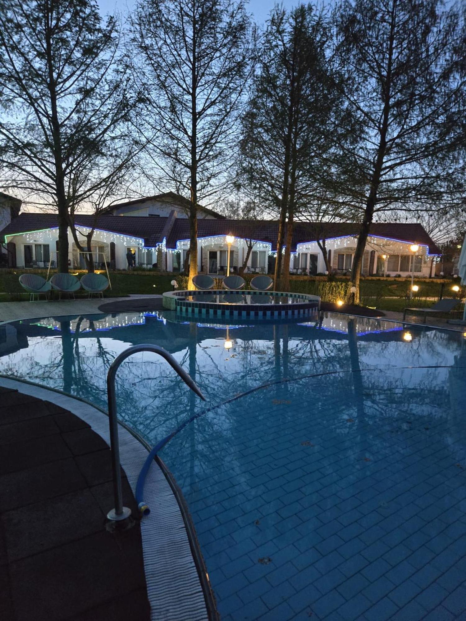 Steaua Apelor Family Resort Nufaru Exteriör bild